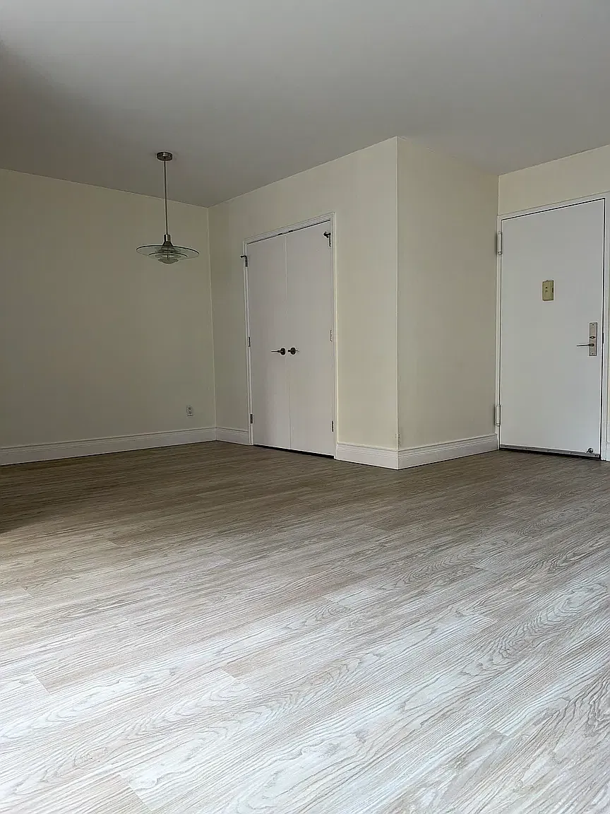 212 East 47th Street — Photo 2