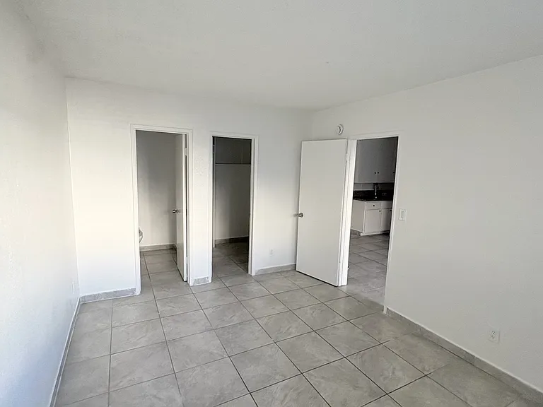 6623 Woodley Ave #6 — Photo 15