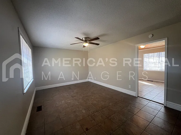 5433 Faucett Rd — Photo 3