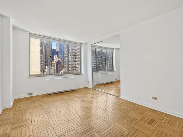 236 East 47th Street 24E image 3 of 9