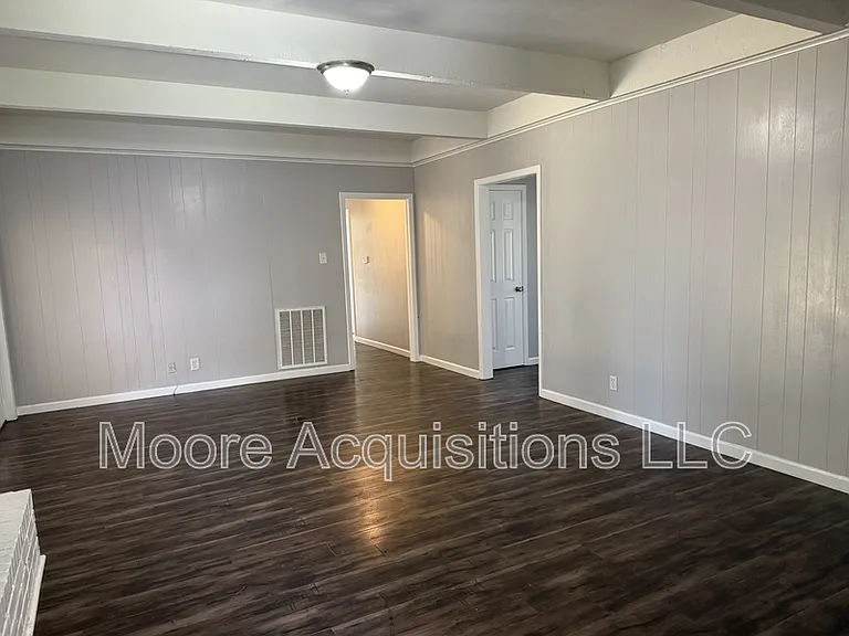 1833 Skyline Dr — Photo 6