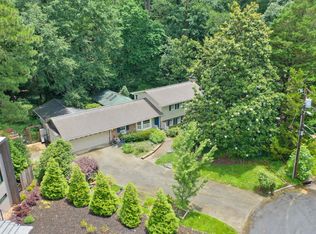 1490 Devonshire Ct, Dunwoody, GA 30338