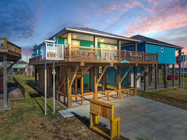 778 Wommack Dr, Crystal Beach, TX 77650