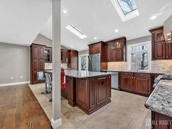 3rd image of 2289 Brookside Dr