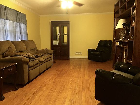 3rd image of 432 Lakewood Dr