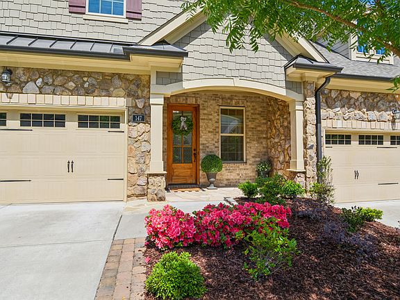 3rd image of 147 Glenpark Pl