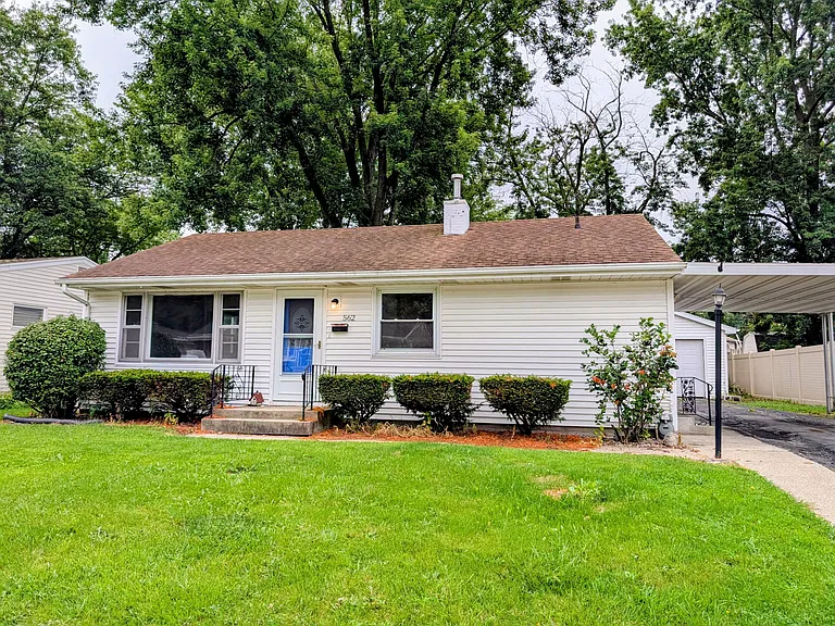 562 W Drummond Dr — Photo 1