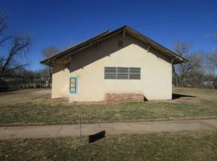505 N 9th St, Memphis, TX 79245