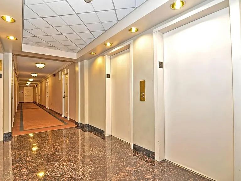 9 Hawthorne Pl #16B — Photo 6