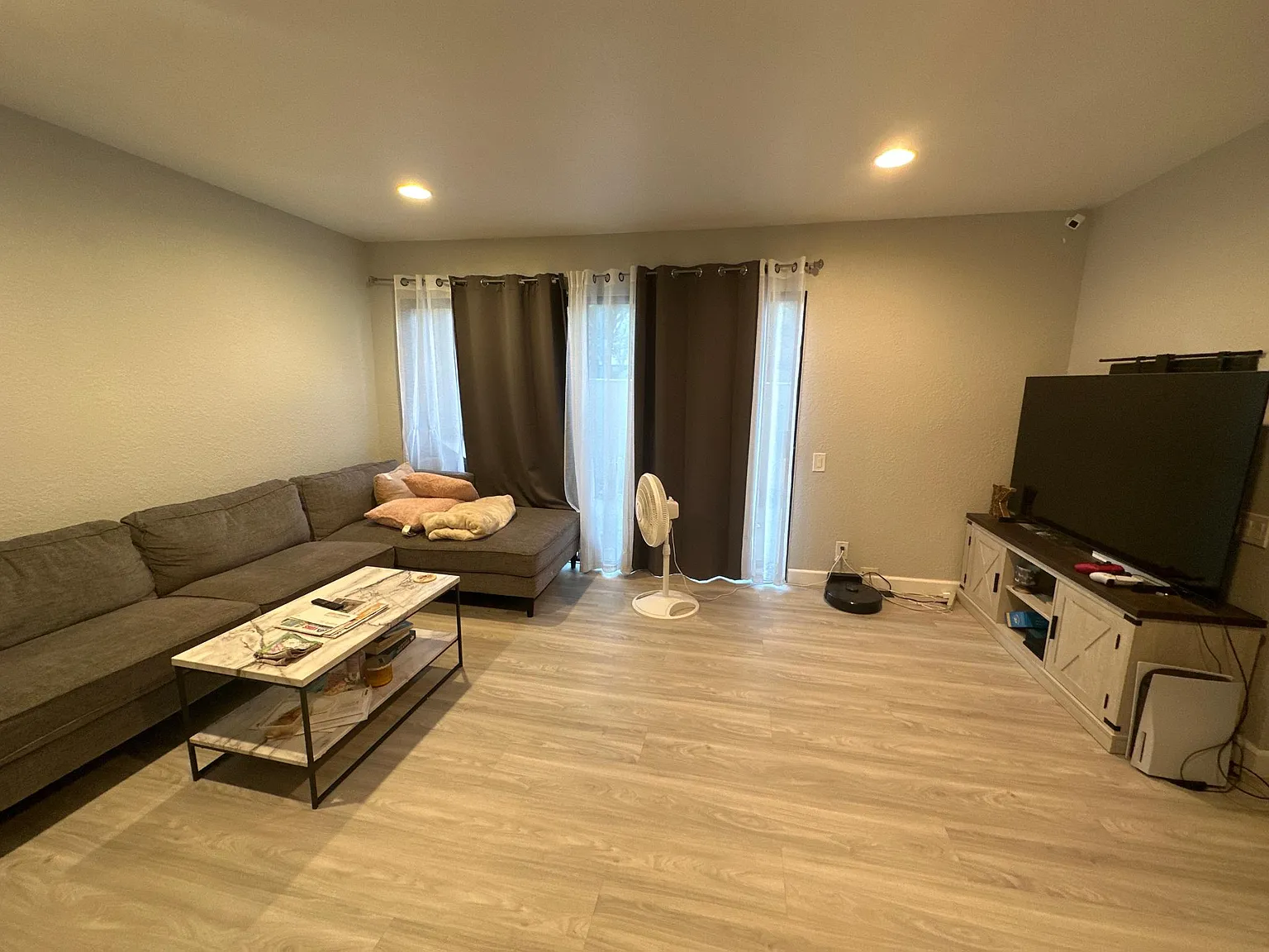 2 bed, 1.5 bath, 920 sqft, $2,700 — Photo 2