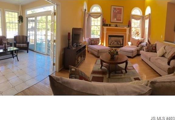 3rd image of 406 Continental Ct