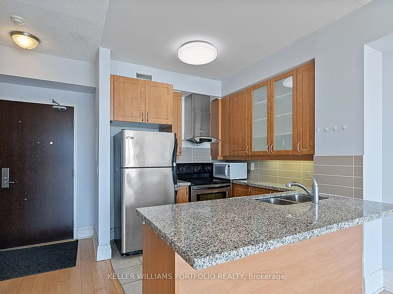 39 Upper Duke Cres #607 — Photo 6