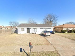 2746 Town North Dr, Lancaster, TX 75134