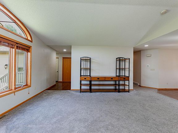 4th image of 1105 Broadway St
