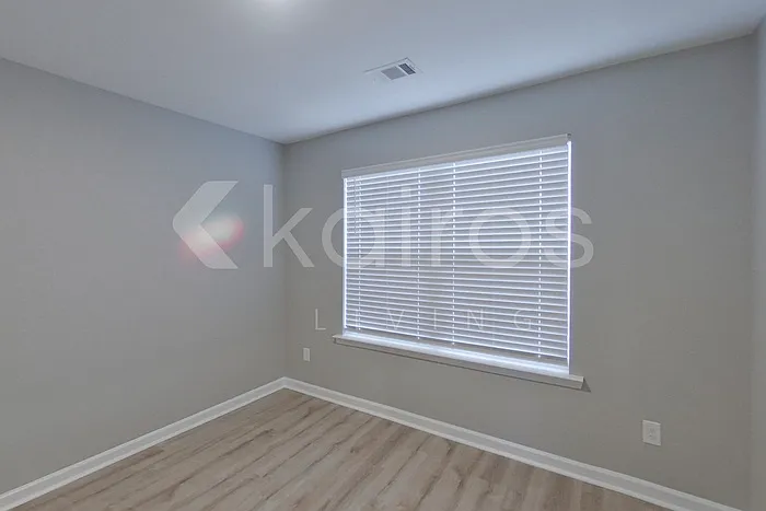 394 Angela St — Photo 5
