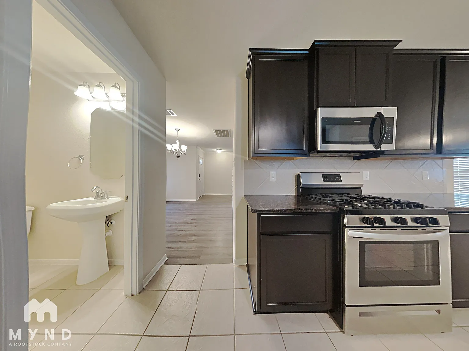 4 bed, 2.5 bath, 2222 sqft, $2,235 — Photo 4