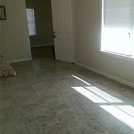 5th image of 3305 Edmonton Dr