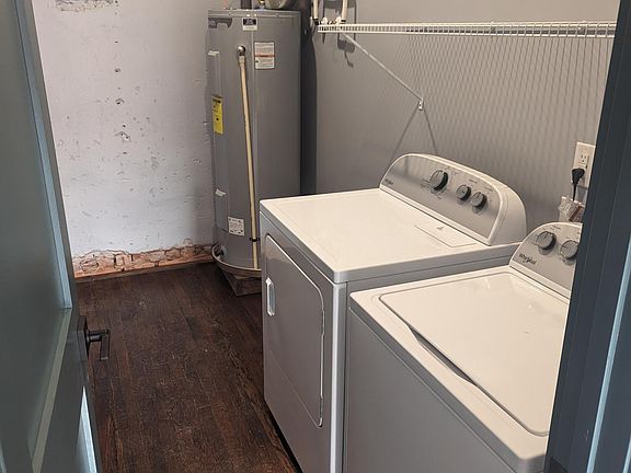 4th image of 28 E 1st St #B