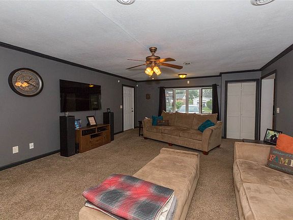 5th image of 722 E 10th St