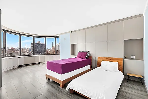 Rented by R New York | media 52