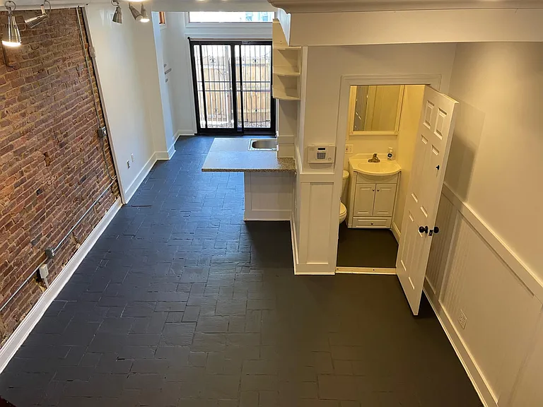 1383 Potomac Ave SE — Photo 16