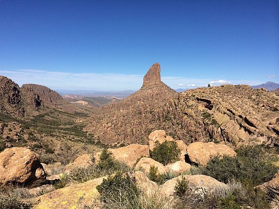 Hike to Weavers Needle