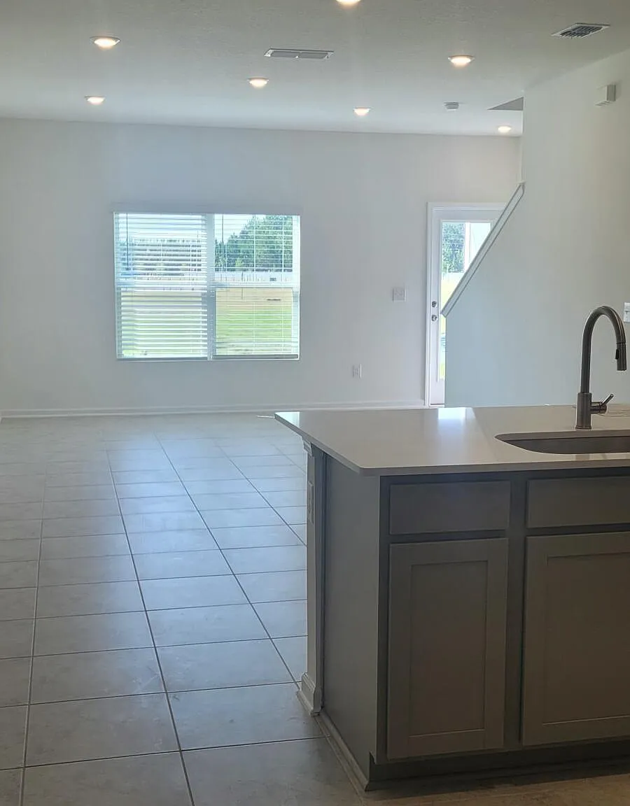 3 bed, 2.5 bath, 1433 sqft, $1,750 — Photo 4