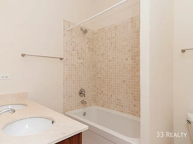 1056 N Damen Ave #1F — Photo 9