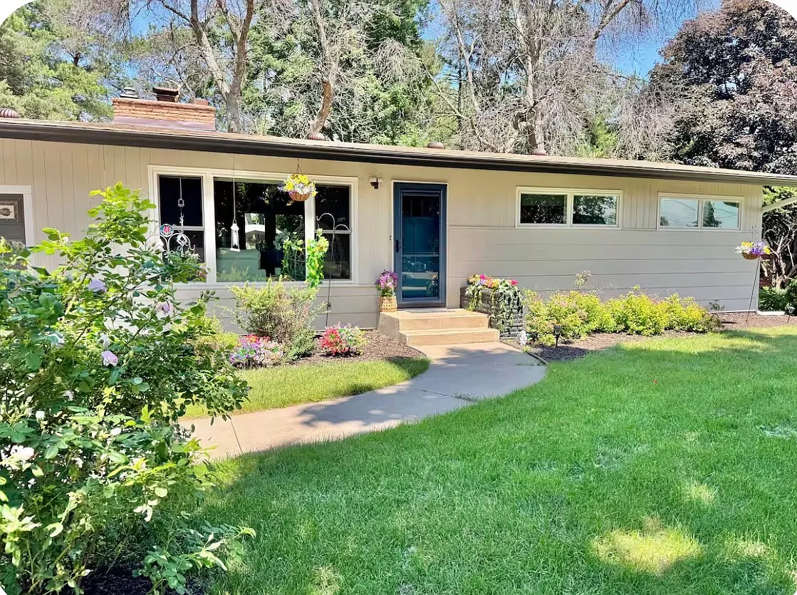 896 Hadley Lane North - 896 — Photo 1
