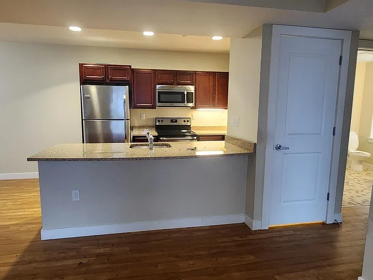 21 Pond St #3A — Photo 1