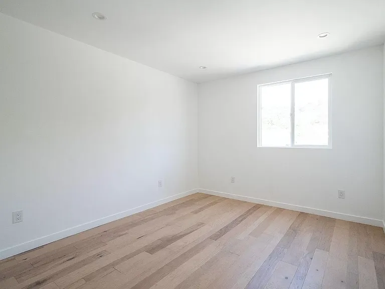 2683 Roseview Ave #2 — Photo 9