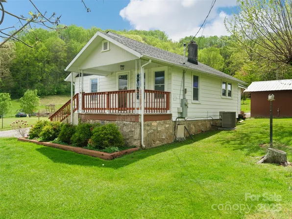 819 Mauney Cove Rd, Waynesville, NC 28786