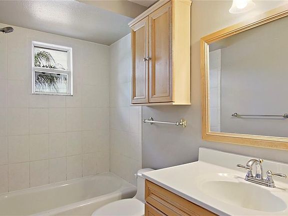 5th image of 7425 Hobson St NE