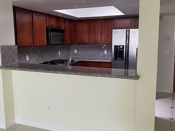 4th image of 1533 Colby Ave #302