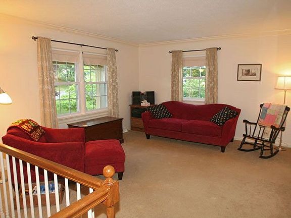 3rd image of 1134 S Dogwood Dr