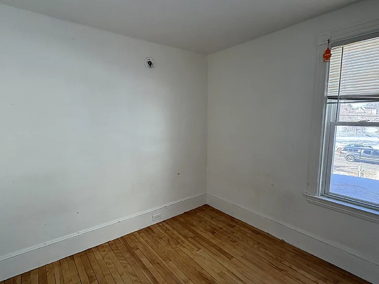670 Main St — Photo 5