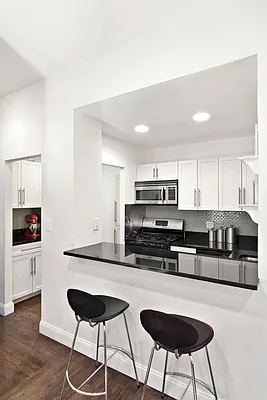 Sold by R New York | media 2