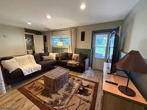 5th image of 23 Rosemont Rd