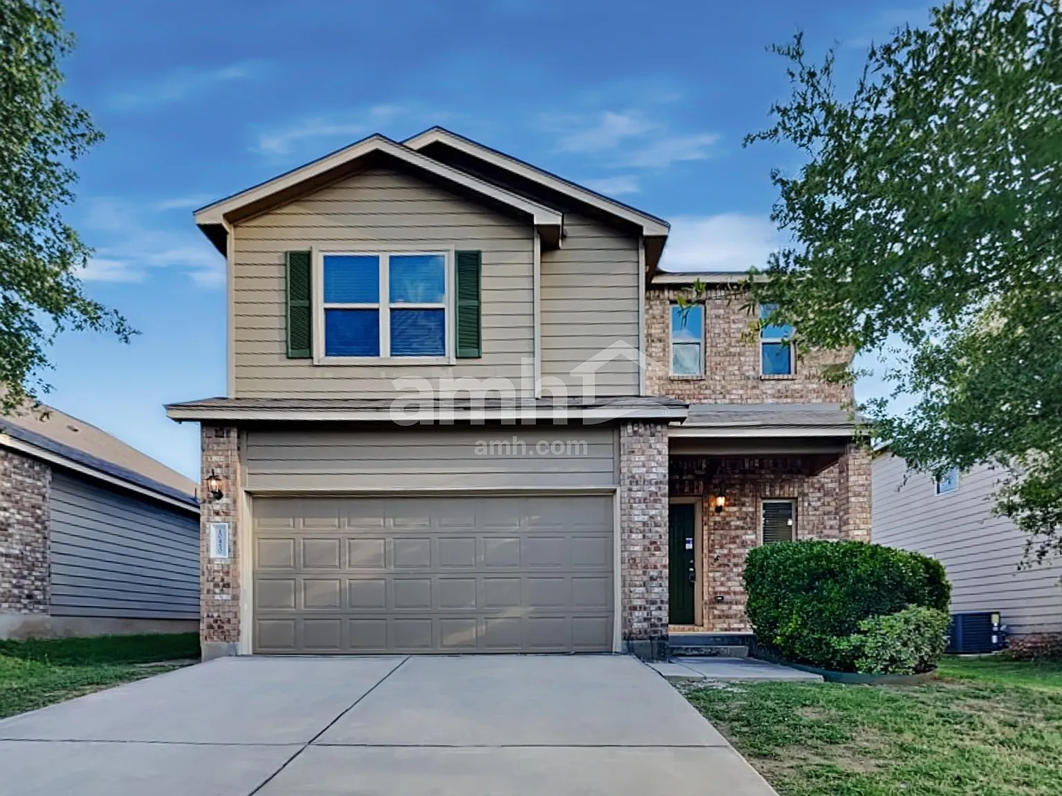 4 bed, 2.5 bath, 2204 sqft, $1,945 — Photo 1