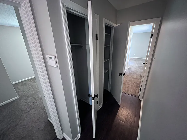 215 Berkshire Cir — Photo 30