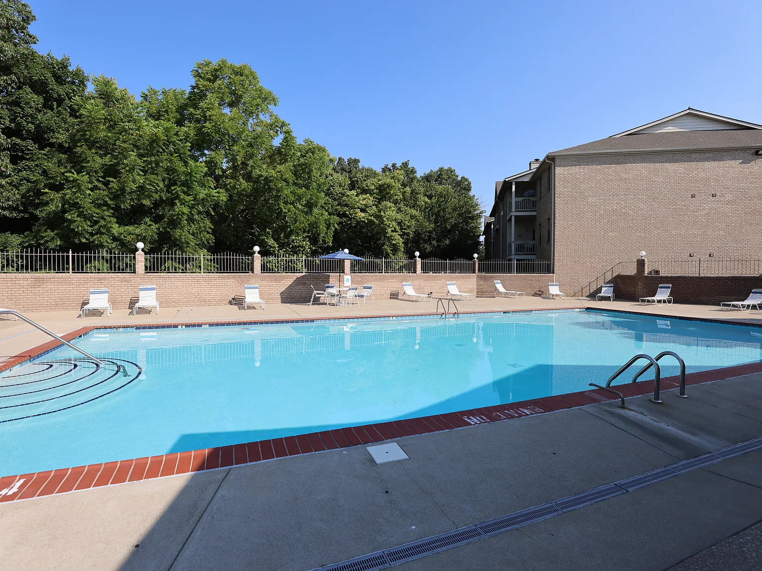 Georgetown Oaks Apartments — Photo 2