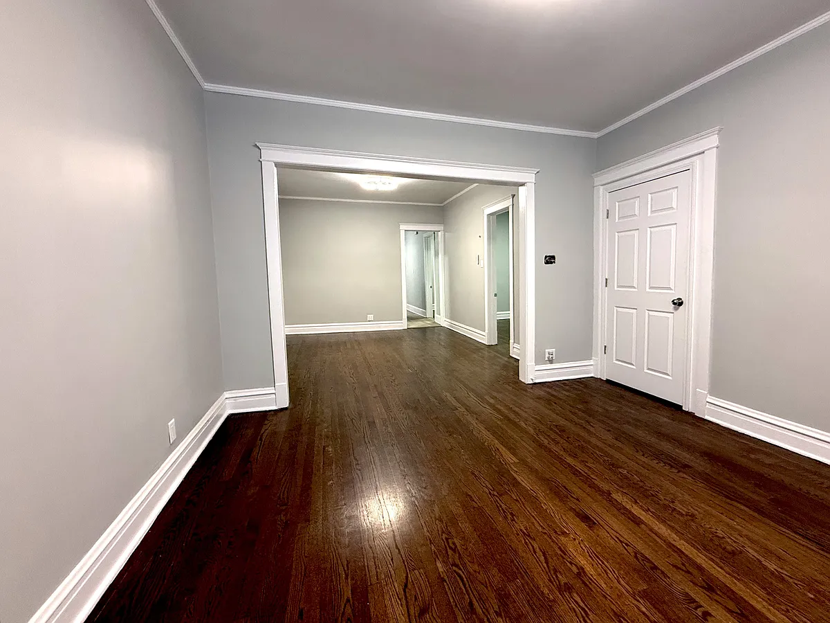 Building Photo - 4949 W Iowa St #1