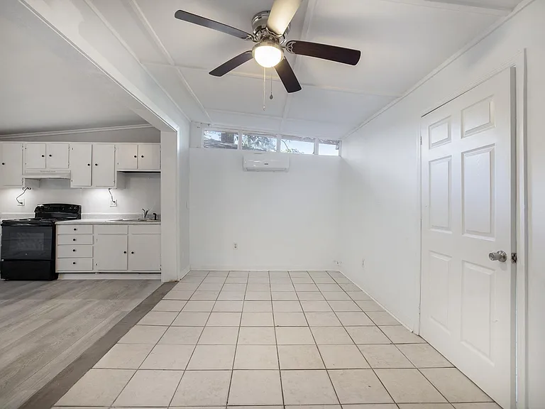 1131 Leesville St #D — Photo 3