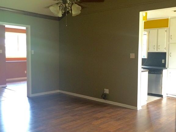 4th image of 3111 Roselawn Dr