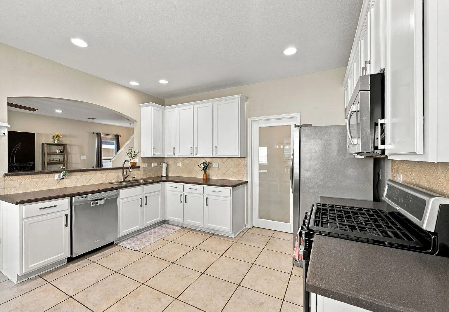 3 bed, 2.5 bath, 2010 sqft, $1,750 — Photo 4