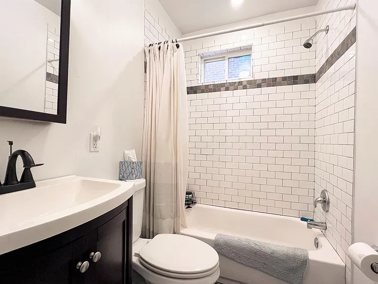 1627 Wallace St #1R — Photo 6