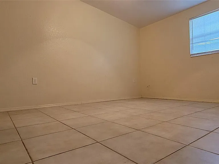 2483 Lakeshore Cir #2483 — Photo 12