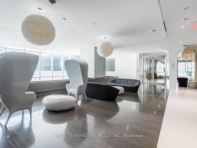 1 Bloor St E #422 — Photo 46