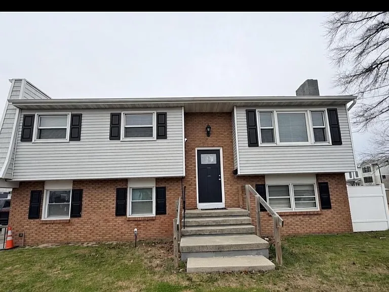 2133 Bridge Ave — Photo 5