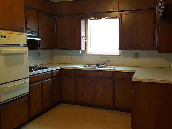 2nd image of 1113 W School Ct